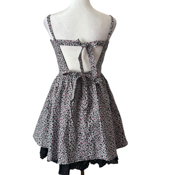 💖 BETSEY JOHNSON‎ PINK/BLACK DAISY CORSET DRESS — SIZE 4 💖 EYELET RUFFLE SKIRT - Picture 3 of 11